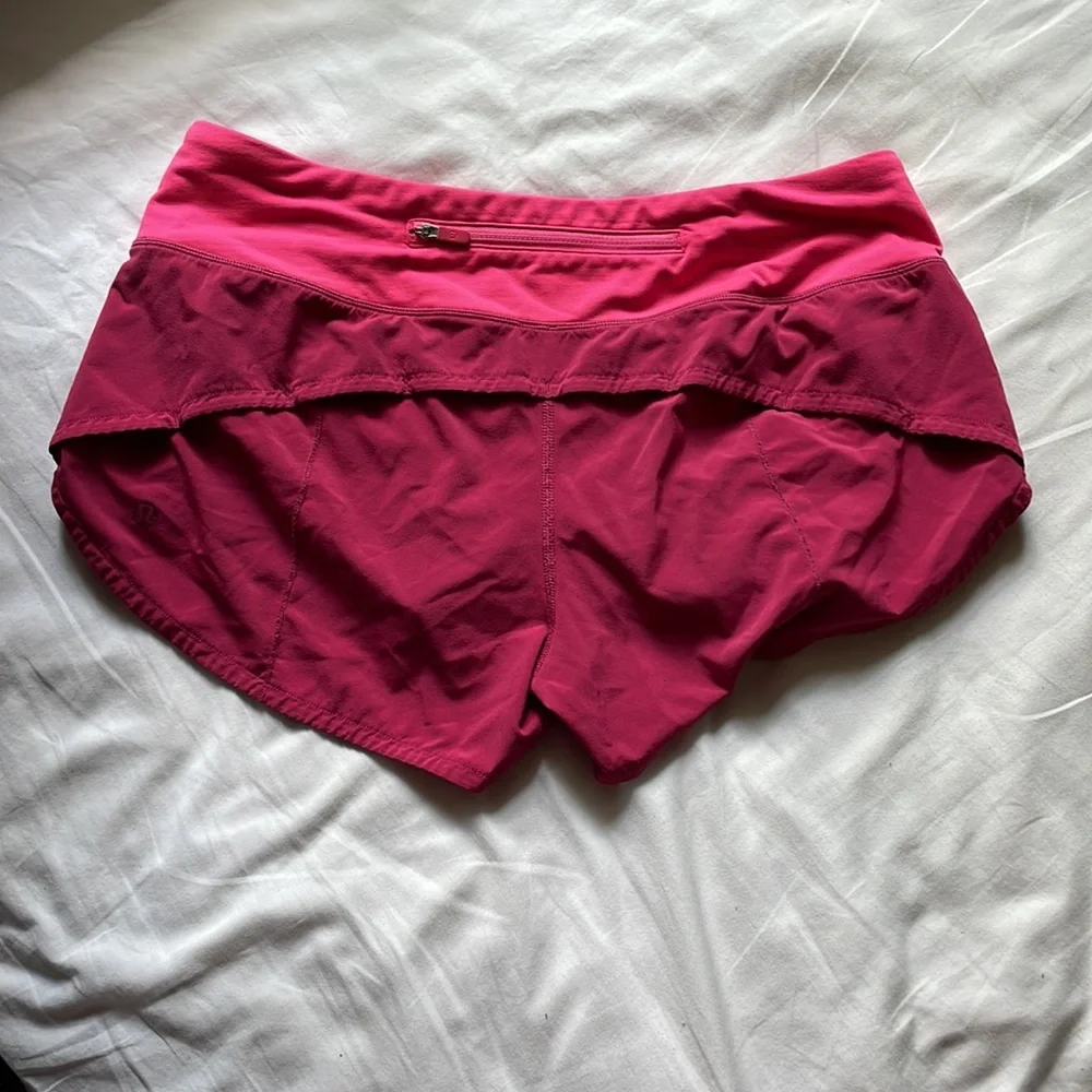 Lululemon Two-Tone Speed Up Shorts - Picture 2 of 4